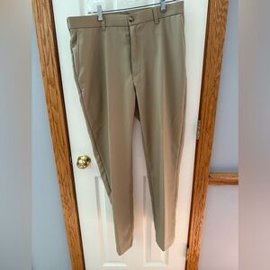 Roundtree & Yorke | Size 34x29 | Mens Tan Golf Performance Dress Pants Pleated